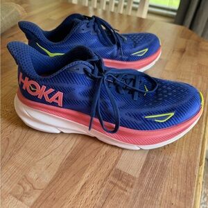 Women’s Hoka Clifton 9 Wide - Size 8